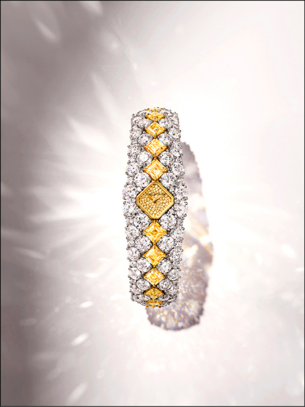 海瑞溫斯頓「Talk to Me, Harry Winston」頂級珠寶腕錶黃鑽款，八角形錶盤與Asscher切割黃鑽強調幾何美感。