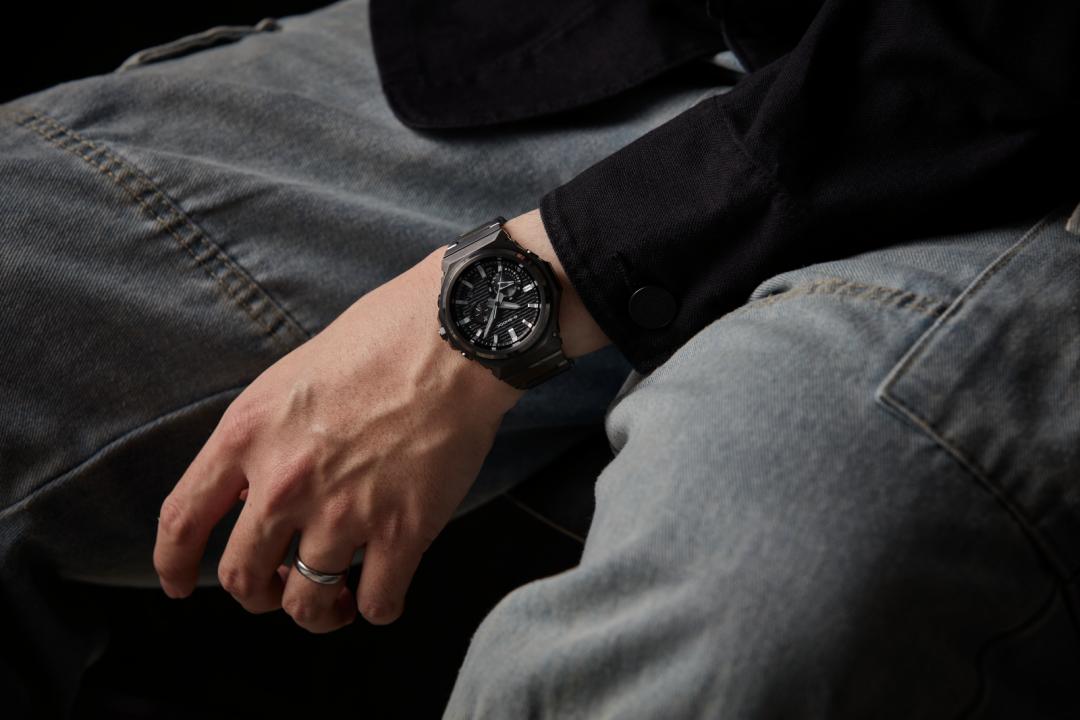 G-SHOCK GST-B1000BD-1A錶款，14,000元。