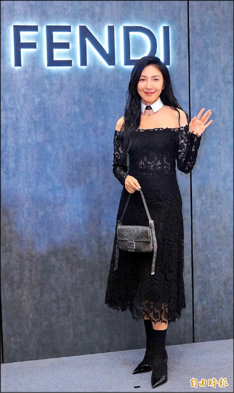 FENDI秋冬定義當代義式優雅 Maria Grazia Chiuri回歸執掌首秀 Super Junior東海紳裝站台添星光
