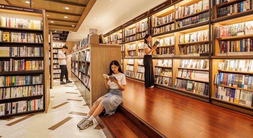 年輕人不買書？誠品松菸來客數打破敦南神話 「這年齡層」買氣飆第一