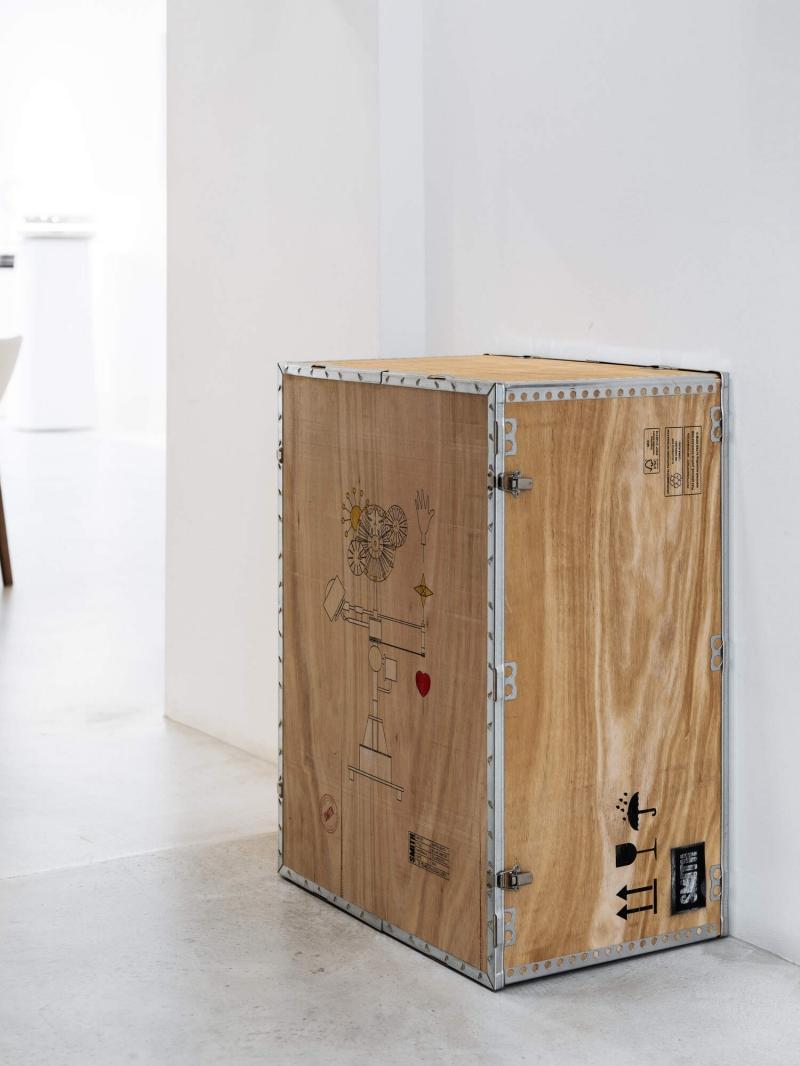 每件作品皆配備專屬木製收藏箱，並附藝術家簽名與編號真品證書。（MB&F提供）