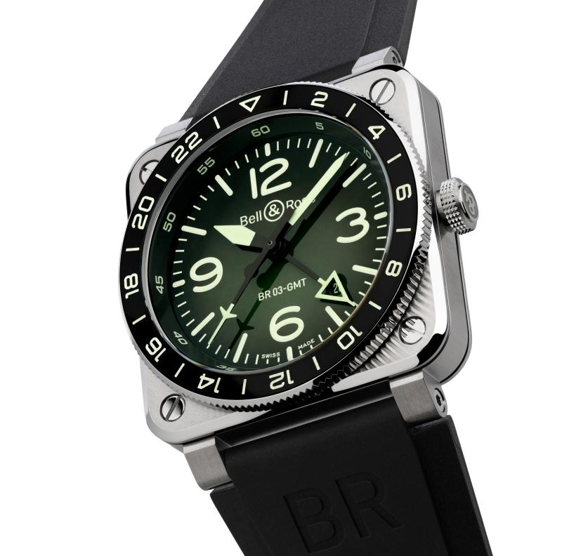 Bell & Ross推出全新BR-03 GMT Green Lum，全球限量500只，錶盤靈感取自北極光夜空。（Bell & Ross提供）