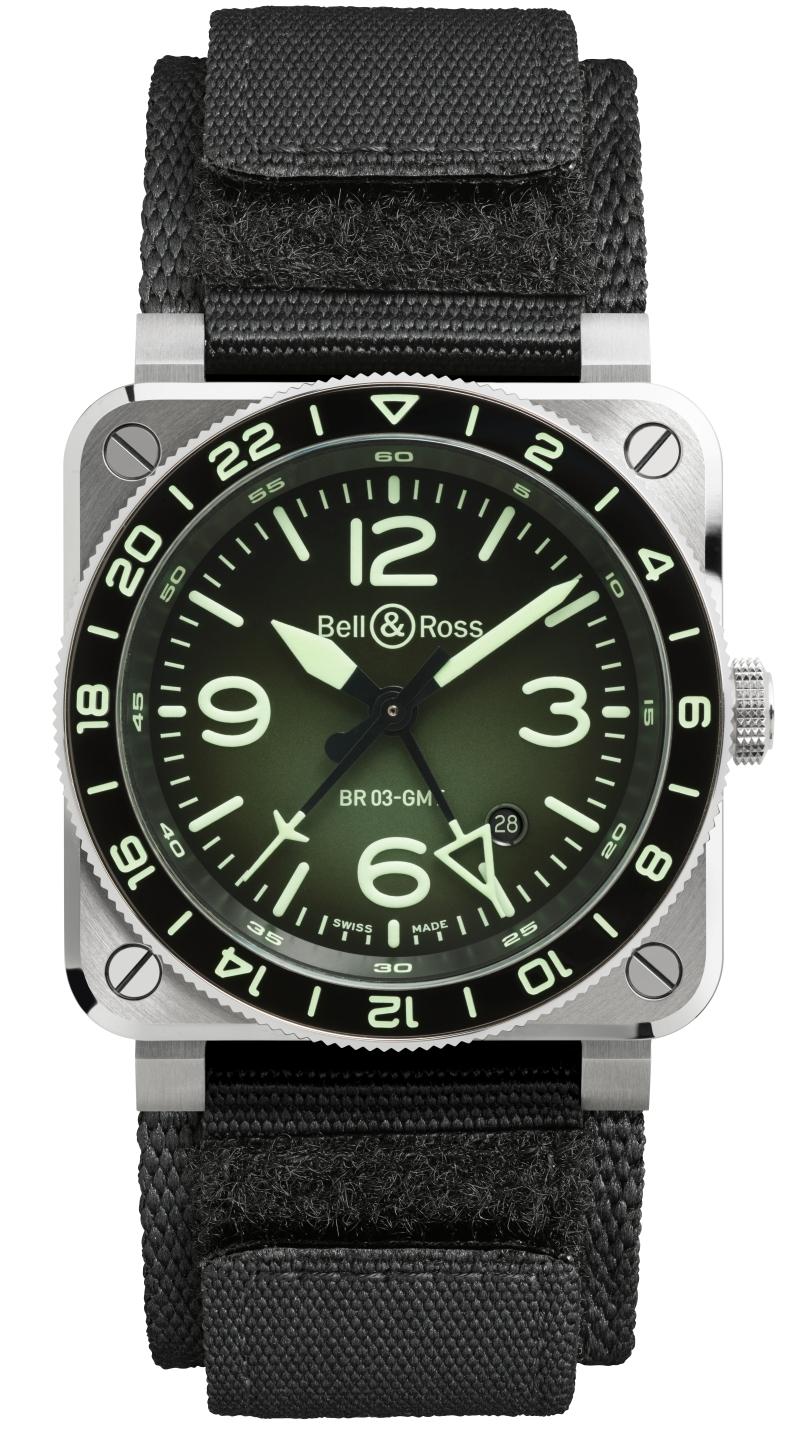 Bell & Ross BR-03 GMT Green Lum限量腕錶，搭載BR-CAL.303自動上鍊機芯，精鋼錶殼，具時、分、秒、日期、GMT第二時區顯示功能，錶徑42mm，動力儲存54小時，防水深度100米，搭配黑色合成纖維布料錶帶，159,000元，全球限量500只。（Bell & Ross提供）