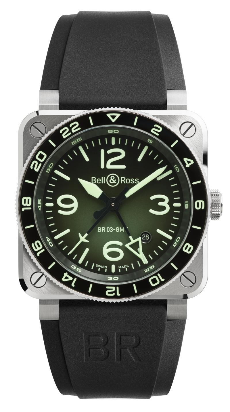 Bell & Ross BR-03 GMT Green Lum限量腕錶，搭載BR-CAL.303自動上鍊機芯，精鋼錶殼，具時、分、秒、日期、GMT第二時區顯示功能，錶徑42mm，動力儲存54小時，防水深度100米，搭配黑色橡膠錶帶，159,000元，全球限量500只。（Bell & Ross提供）