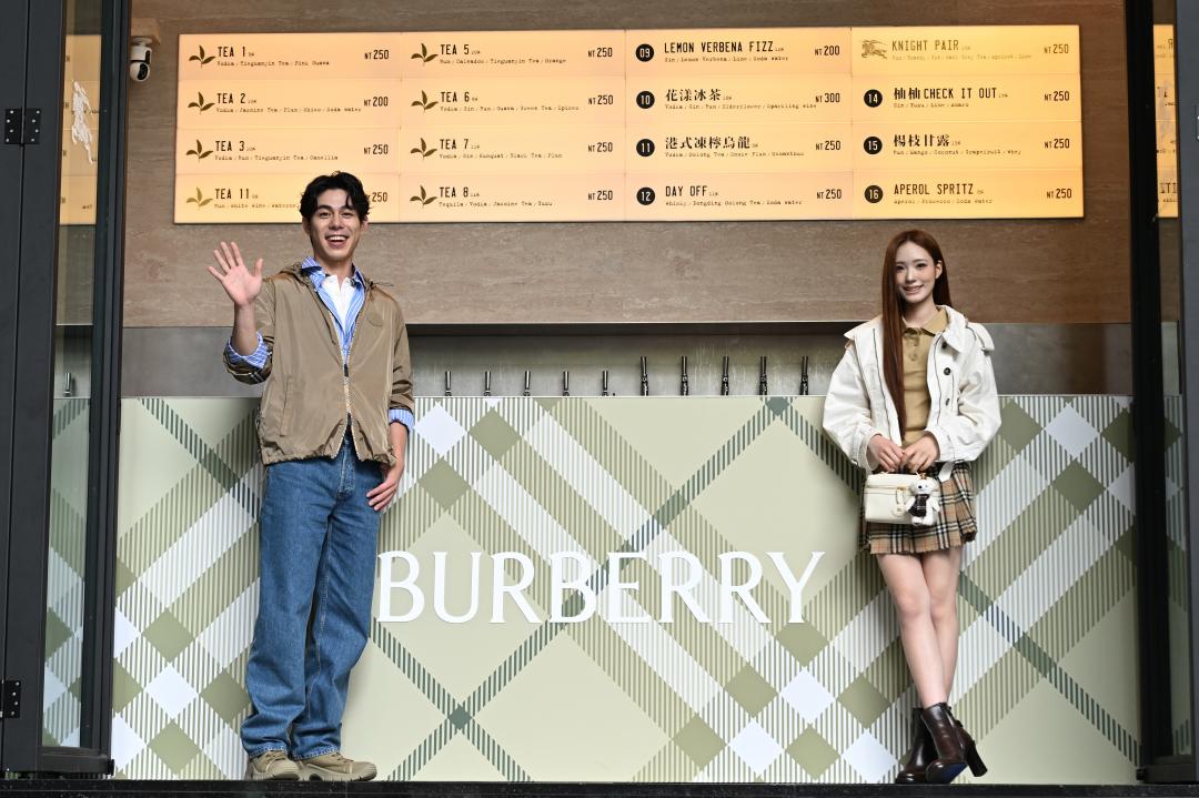 BURBERRY攜手信義街頭熱門的站立式酒吧Draft Land打造期間限定「夏日俱樂部」，並邀來詹懷雲、Lily擔任嘉賓。（圖／記者胡舜翔攝）
