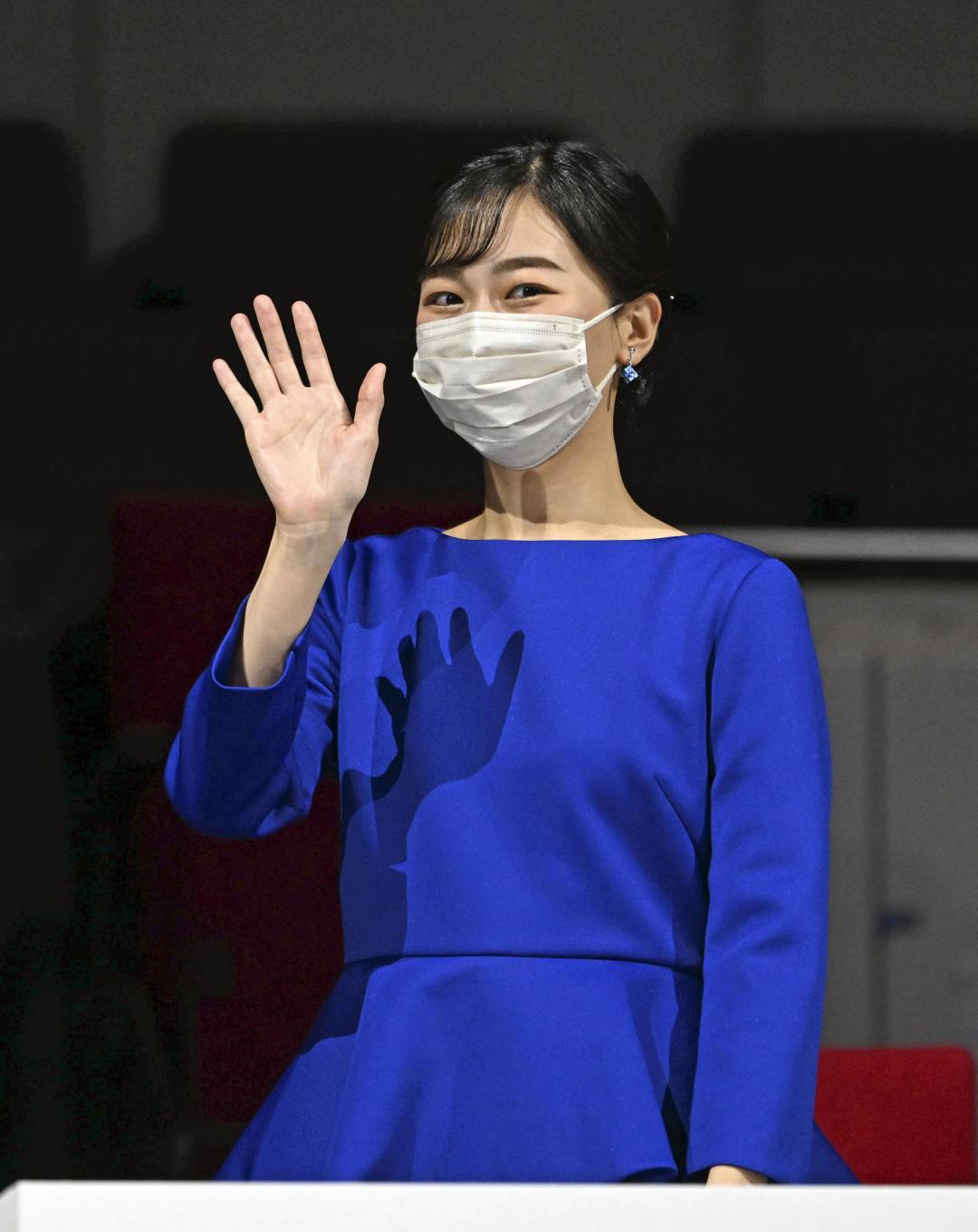 佳子公主多次穿藍色服裝亮相，圖為去年11月她出席2025年東京聾人奧運閉幕式。（歐新社）