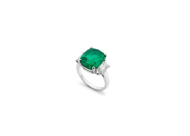 BVLGARI 頂級鉑金祖母綠與鑽石戒指。（BVLGARI提供）