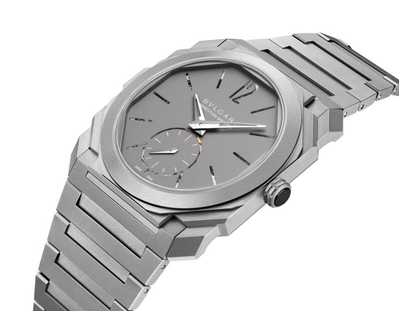 BVLGARI Octo Finissimo Minute Repeater超薄噴砂鈦金屬三問腕錶（BVLGARI提供）