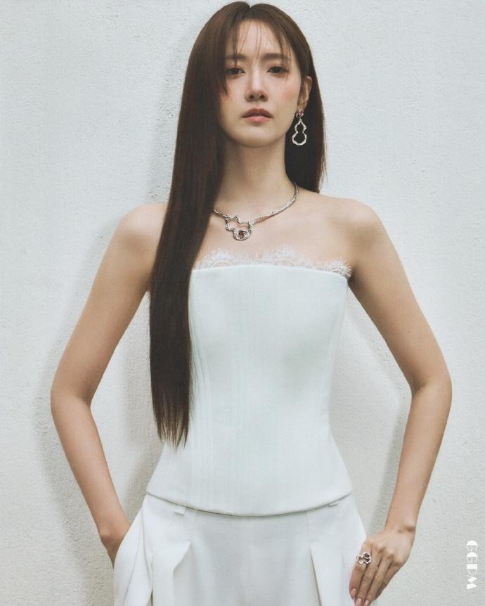 潤娥所有造型都有Qeelin珠寶加持。(翻攝自Weibo)