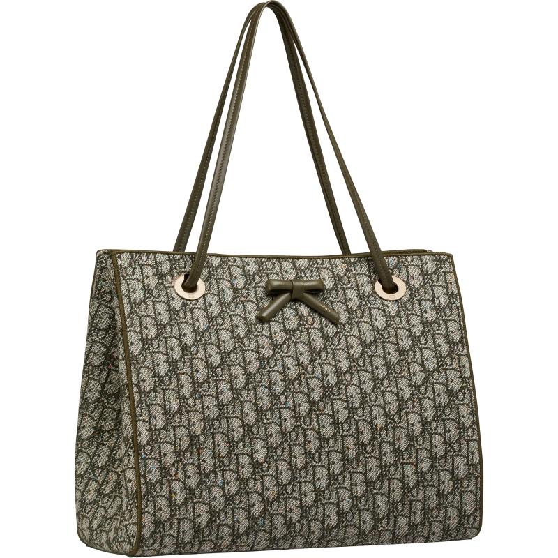 Dior Promenade Macrocannage Toile Oblique 蝴蝶結綴飾小型Shopper包款，125,000元。（Dior提供）