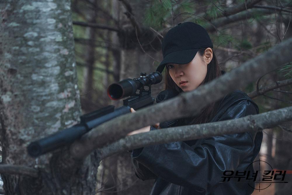 孔曉振在《殺手媽咪》中以多變人生角色登場，時而是平凡上班族，時而是和藹可親的媽媽，時而又是冷酷的職業殺手。