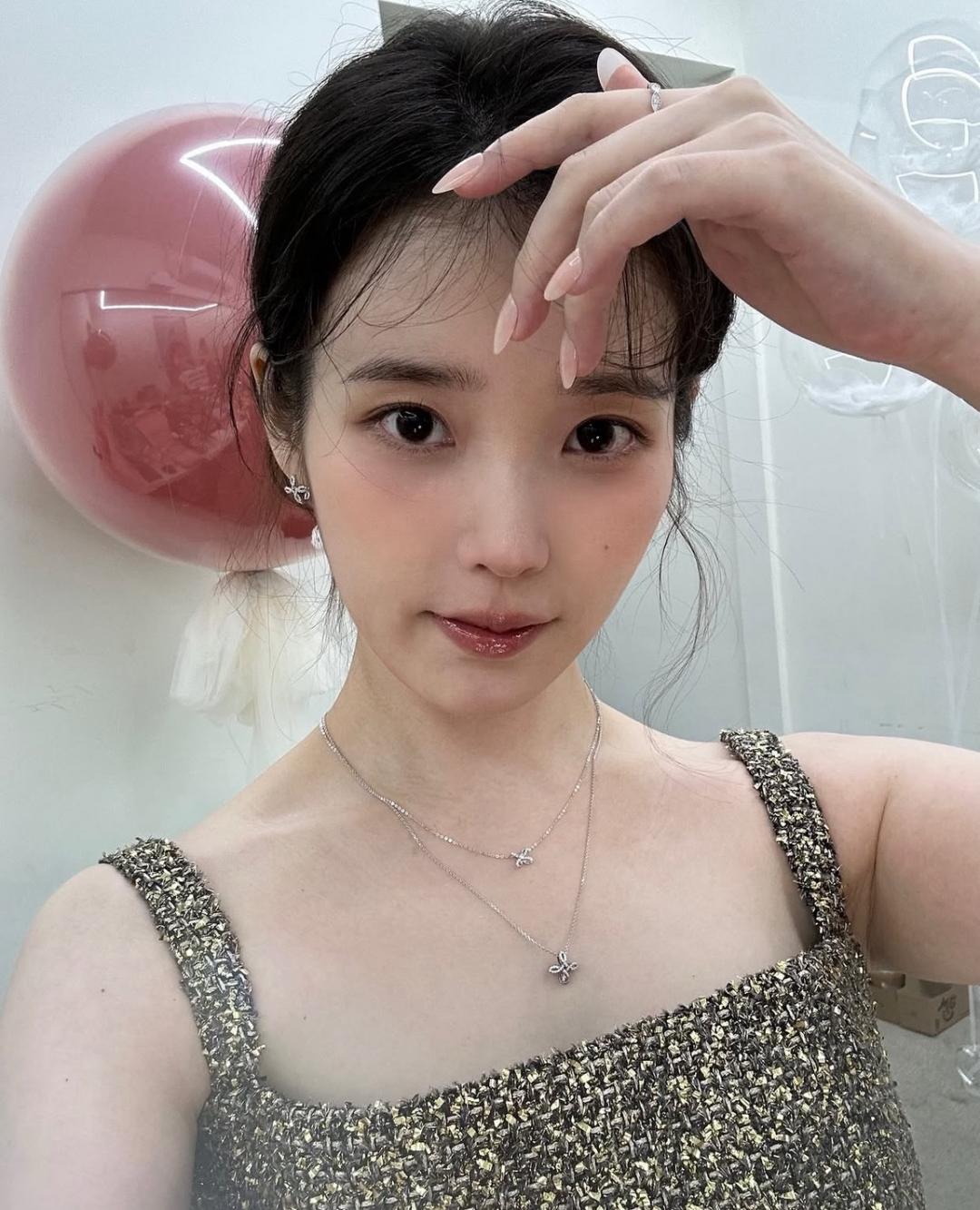 IU分手後首度更新近況。