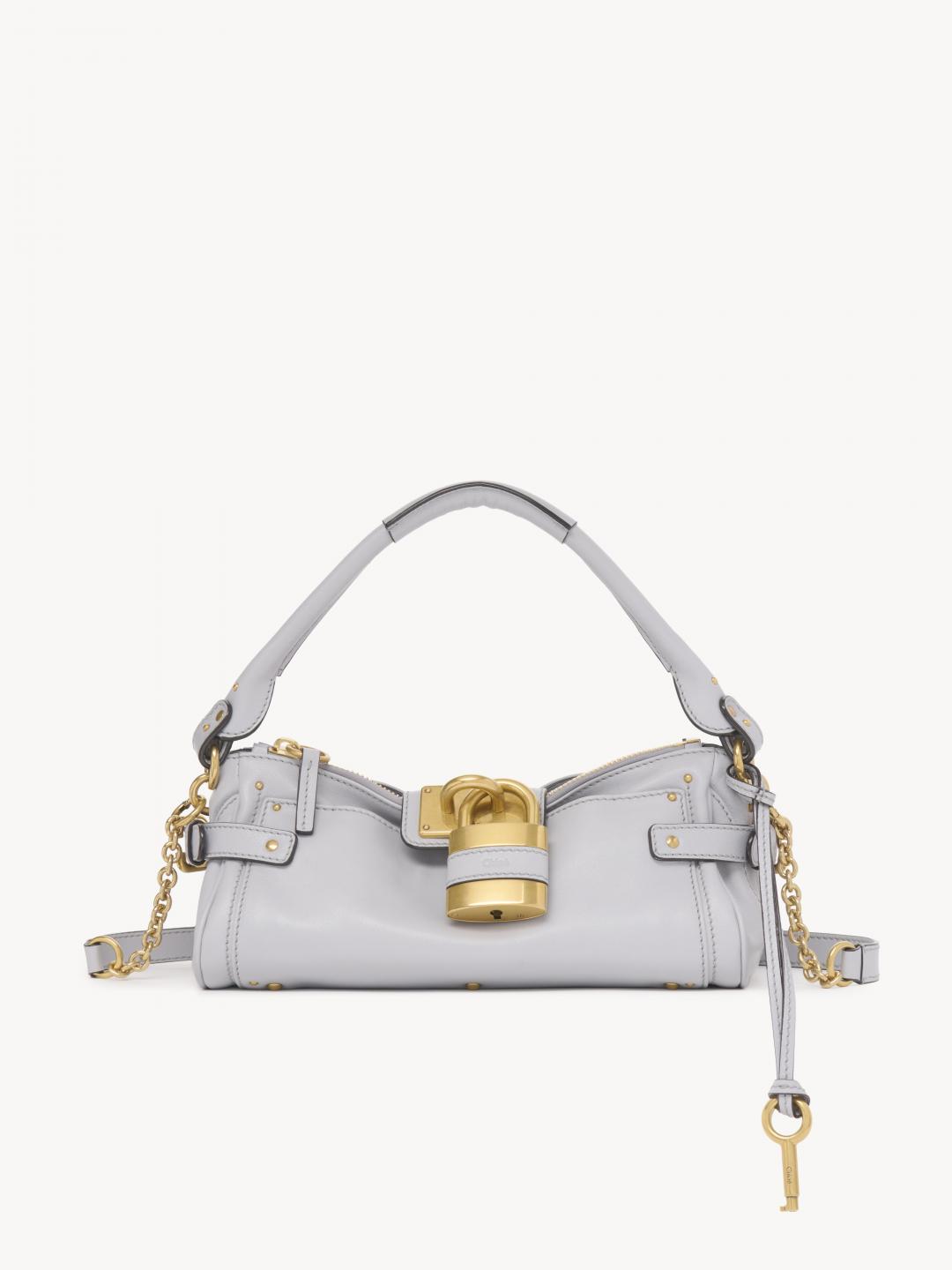 Chloé Paddington灰藍色鎖頭肩背包，售價NT$86,800元。