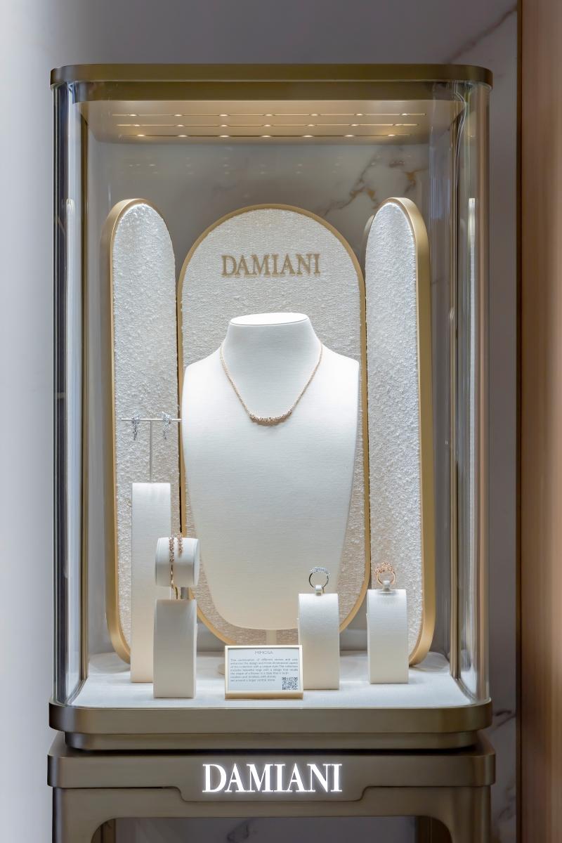 DAMIANI攜手深耕台中逾30年的元亨利鐘錶打造全新品牌珠寶專賣店。（DAMIANI提供）