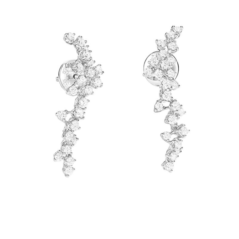 DAMIANI Mimosa Flexi含羞草系列18K白金鑽石耳環，鑽石總重2.04克拉，價格請店洽。（DAMIANI提供）