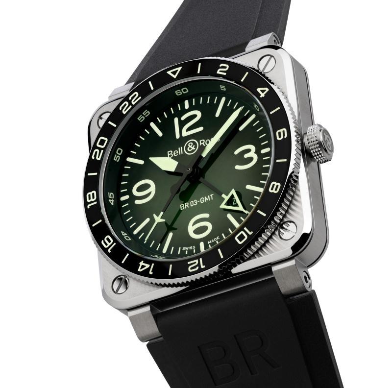 BR-03 GMT Lum，同樣是綠色系，走的是較為沉穩的視覺風格。（Bell & Ross提供）