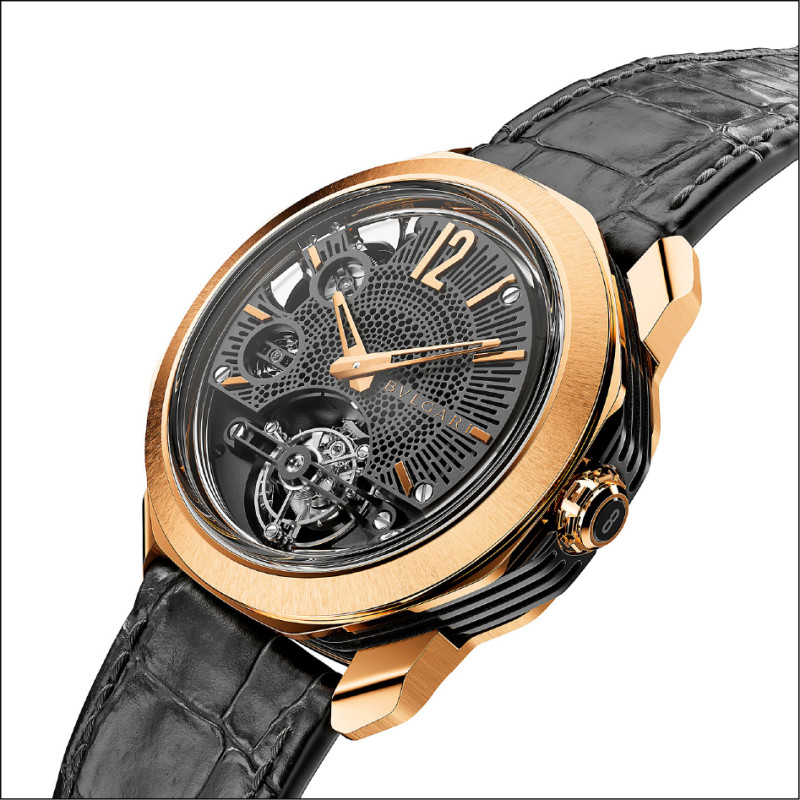 BVLGARI Octo Roma Carillon Tourbillon鐘樂報時陀飛輪腕錶，搭載BVL 428手動上鍊機芯，具鐘樂三鎚、三問報時、陀飛輪及動力儲存顯示，玫瑰金錶殼，錶徑44mm，動力儲存75小時，防水深度30米。