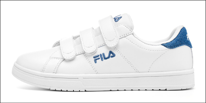 FILA經典小白鞋輕便魔鬼氈款，2,380元。