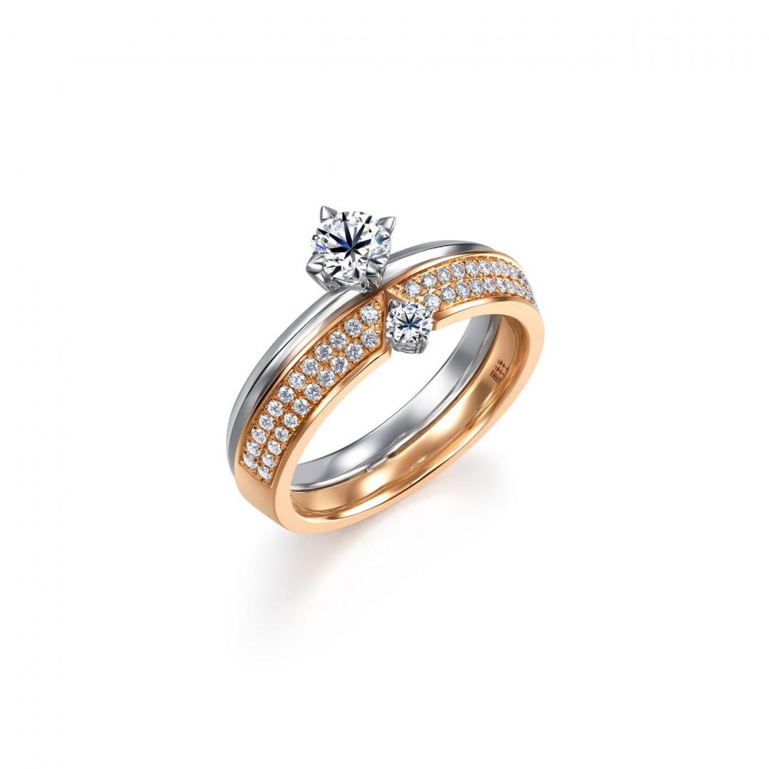 點睛品Infini Love Diamond 18K白紅分色黃金鑽石戒指，約130,700元。