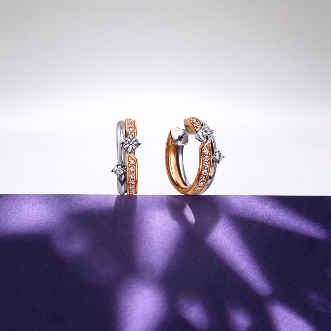 點睛品Infini Love Diamond18K白紅分色黃金鑽石耳環，約79,700元。