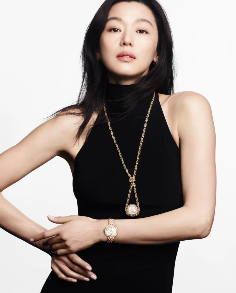 全智賢代言精品展現女王氣場。(翻攝自IG，以下同)