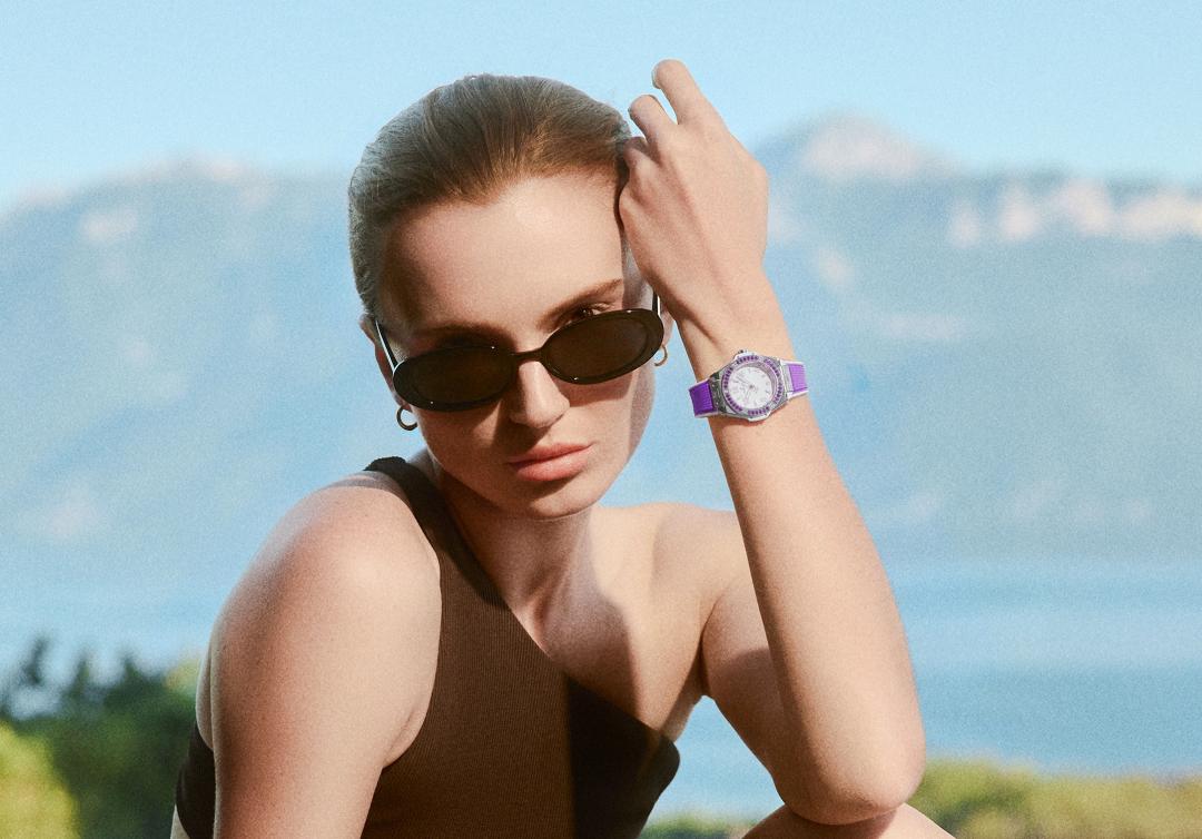 Hublot Big Bang One Click悅彩特調系列紫羅蘭腕錶鎖定女性市場，33毫米錶徑貼合手腕，在舒適佩戴與視覺存在感之間取得平衡。