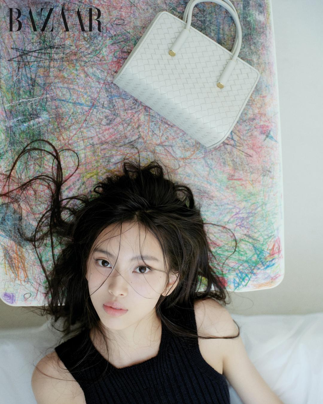 Hyein三年前曾是南韓《Harper's BAZAAR》創刊27年來最年輕的封面人物，如今又成為該本雜誌創刊30年首位「05」後金九封面人物，持續刷新個人與雜誌新紀錄。