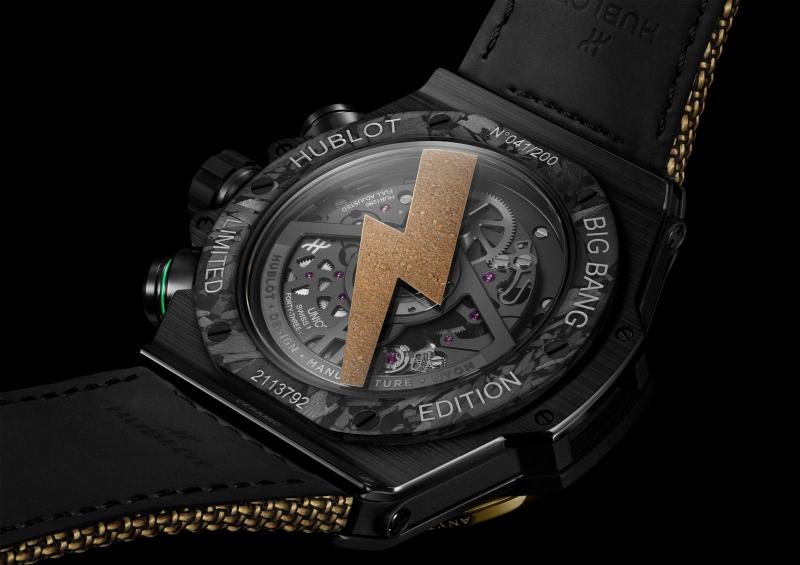 Big Bang Reloaded Usain Bolt限量計時碼錶透明錶背以閃電造型封存Usain Bolt牙買加童年訓練場地的真實土壤。（HUBLOT提供）