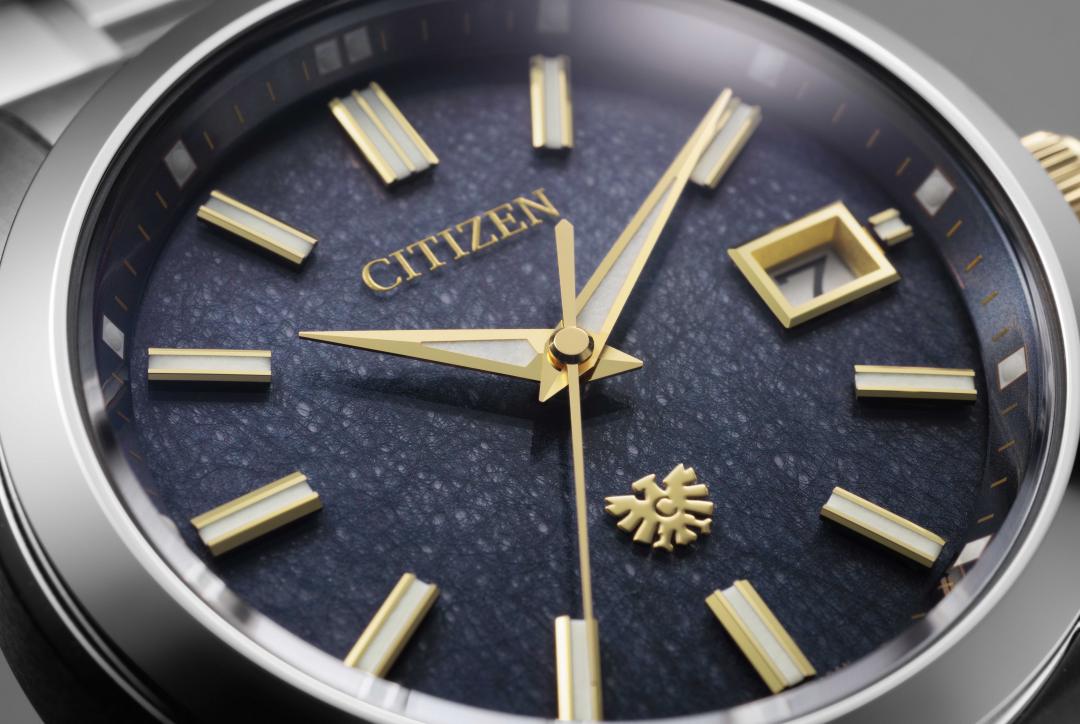 The CITIZEN以獨特染色技法，每一款錶盤的色彩都獨一無二，AQ4094-58L錶款138,000元。