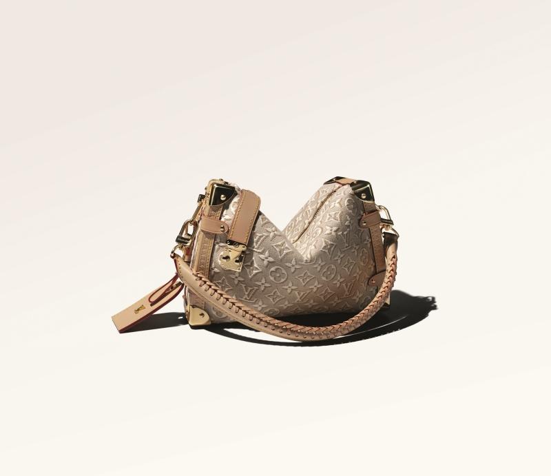 Side Trunk MM灰色緹花Monogram Emblème，156,000元。（Louis Vuitton提供）