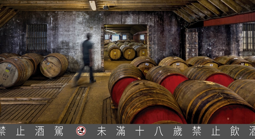 《阿富汗女孩》攝影大師鏡頭轉向威士忌！揭開麥卡倫神祕製酒幕後