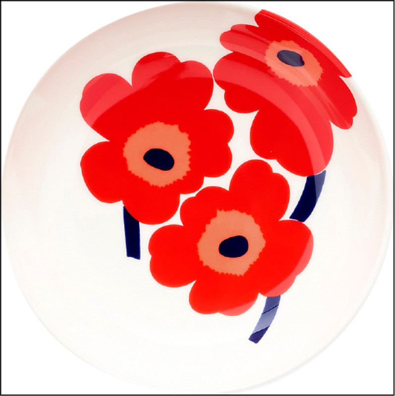 Marimekko紅色Unikko遊霓可印花餐盤，直徑16cm，1,390元。
