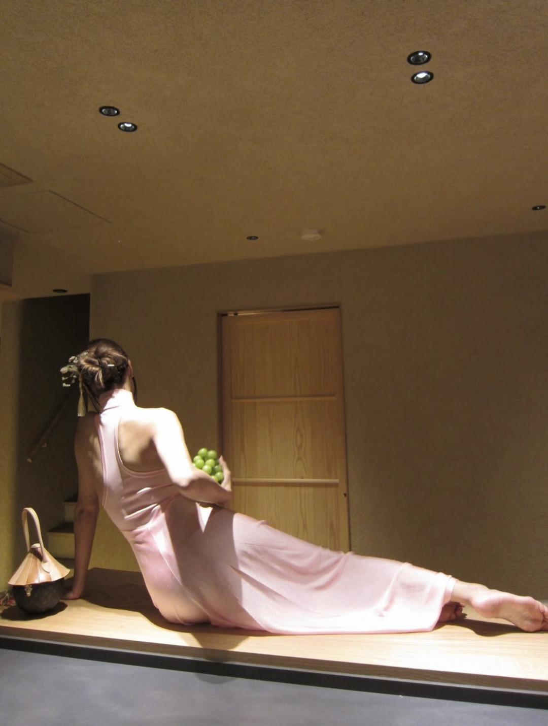 Lisa連背影都性感。