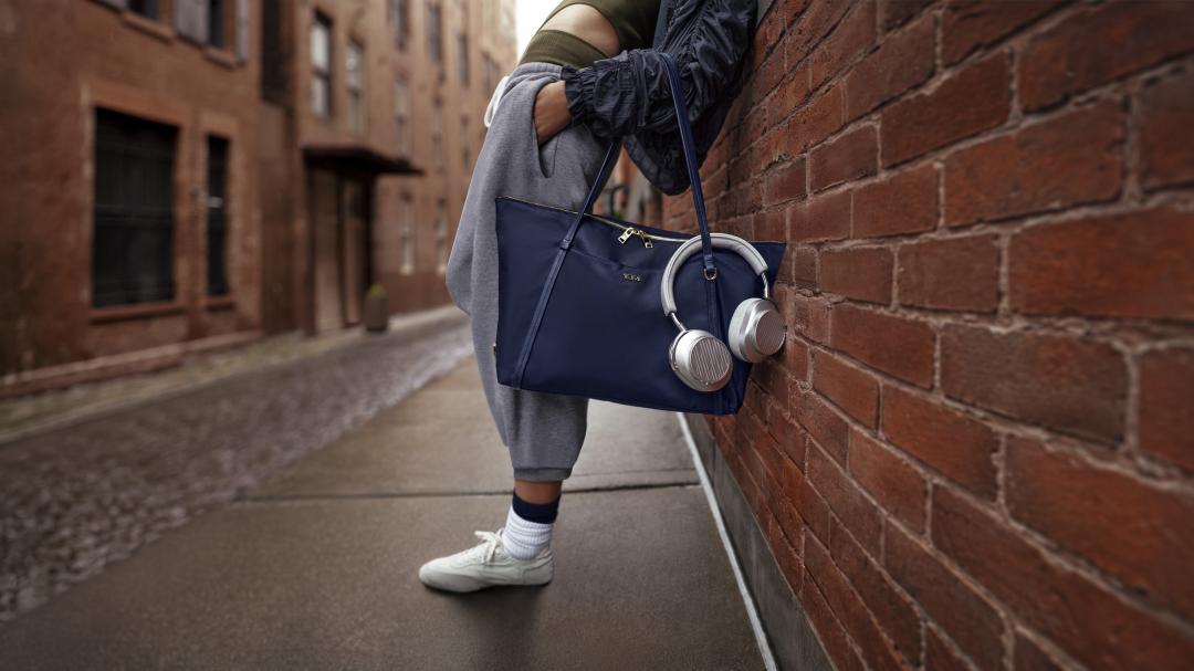 Voyageur Q Tote系列托特包，售價NT$11,600元。