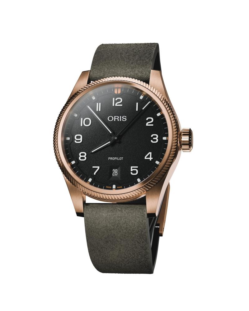 Oris ProPilot青銅日期腕錶，41mm青銅錶殼、黑色面盤，搭載Oris 733自動上鍊機芯，深綠色麂皮錶帶，88,000元。（Oris提供）