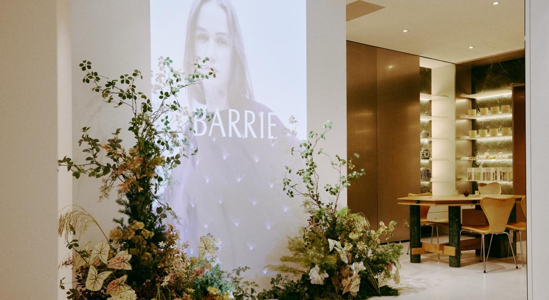 蘇格蘭百年頂級羊絨品牌BARRIE，2012年正式加入香奈兒（CHANEL）旗下Métiers d’Art頂尖藝術工坊行列，美學與品質皆有保證。