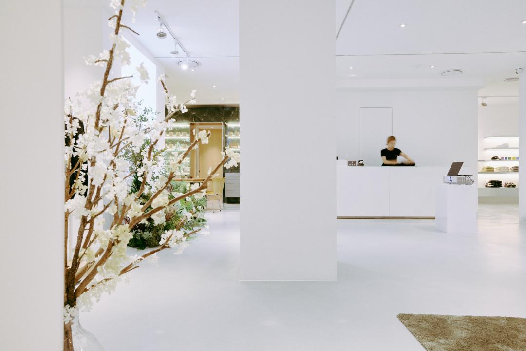 團團敦南旗艦店以藝術氛圍強調沉浸式體驗。