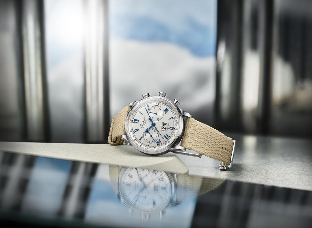 Senator Chronograph議員計時腕錶，搭配尼龍編織錶帶，488,000元。