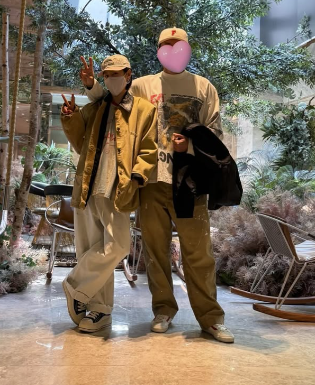 孫藝真和玄彬私服穿搭偏好休閒輕鬆。(翻攝自IG)
