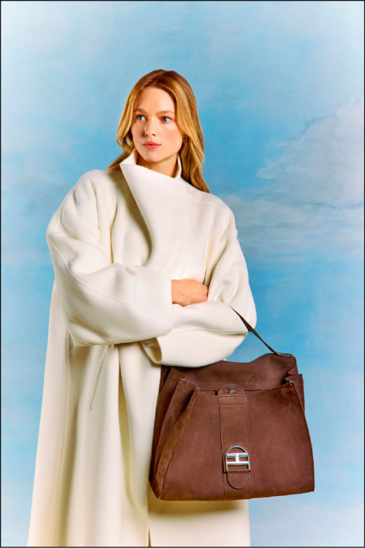 Delvaux Brillant Tempo以1958年問世的Brillant包款為基礎，以更柔軟輕盈的包身打造鬆弛輪廓，336,500元。