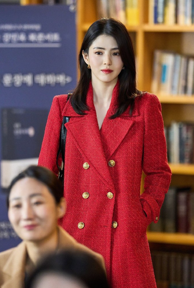 韓韶禧展現女強人氣勢。