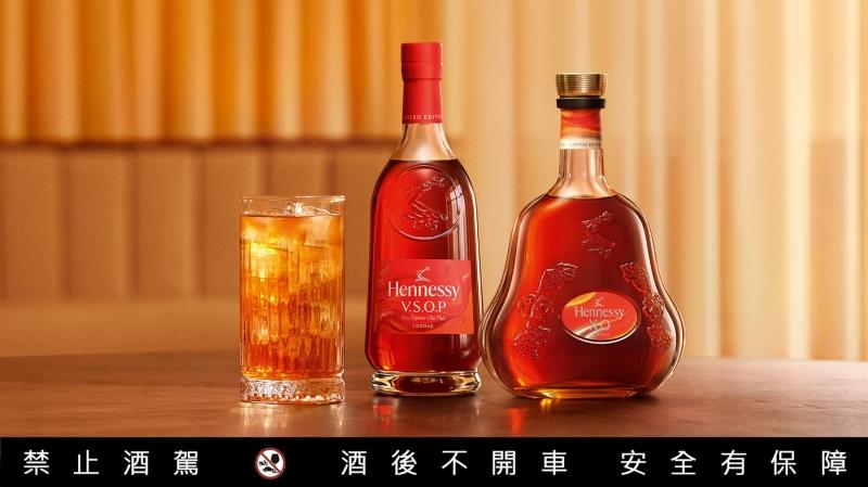 軒尼詩V.S.O.P與X.O中秋佳節限量版，以不同茶飲搭配干邑，為中秋聚會提出全新品飲方式。（Hennessy提供）