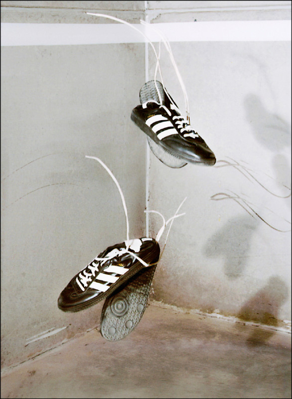 adidas Originals×Song for the Mute ADI008系列，汲取童年生活記憶為靈感，主打輕鬆的校園休閒風格。聯名系列SAMBA OG，4,290元。