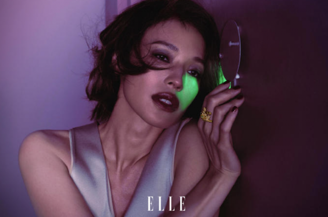 舒淇以短髮造型登上時尚雜誌。(翻攝自Weibo，以下同)