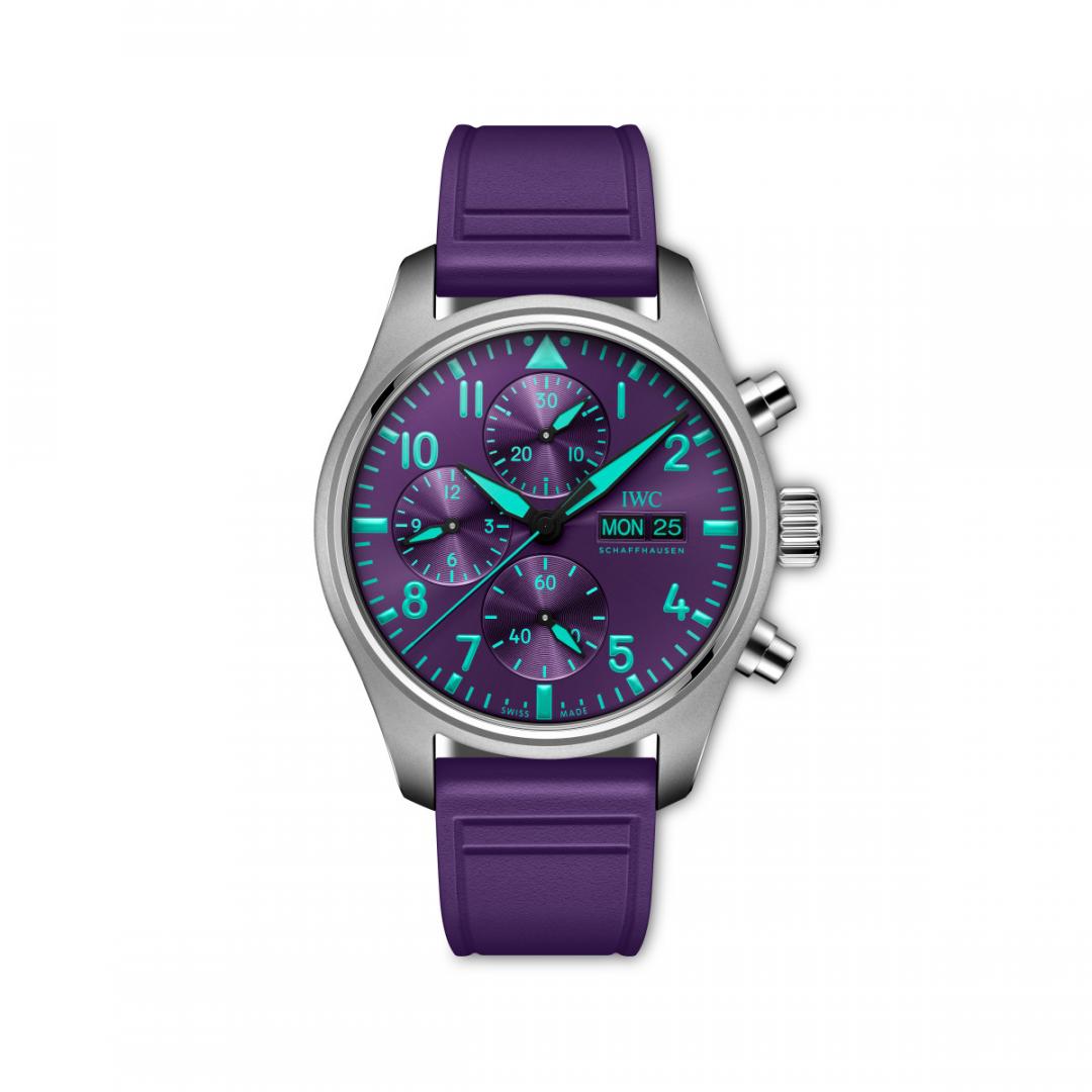 IWC飛行員計時腕錶41「Mercedes-AMG PETRONAS Formula One™ Team」特別版，294,000元。(IWC提供，以下同)