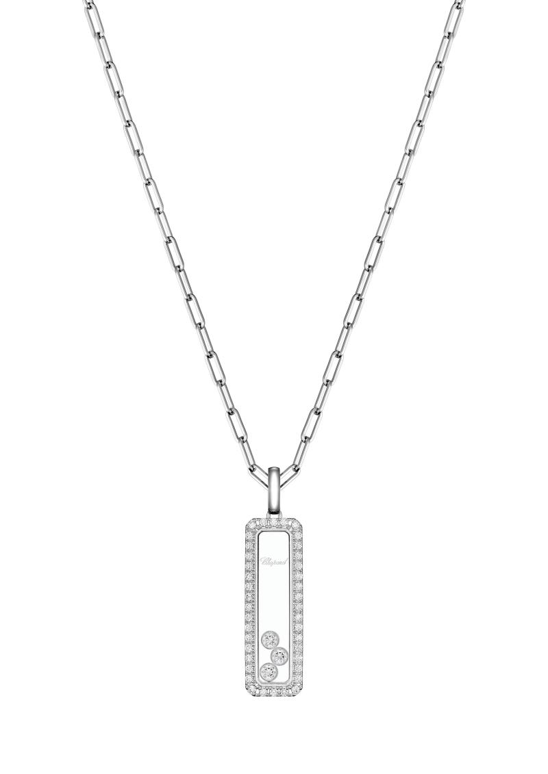 Happy Diamonds50週年推出全新矩形吊墜項鍊，延續2006年經典造型並放寬框架比例。（Chopard提供）