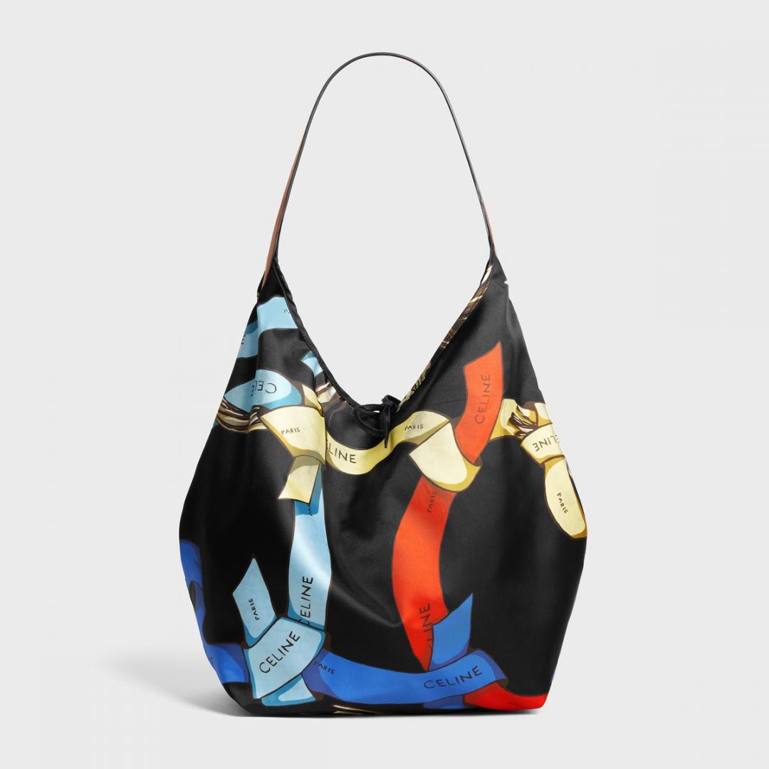 CELINE Hobo大型手袋，120,000元。
