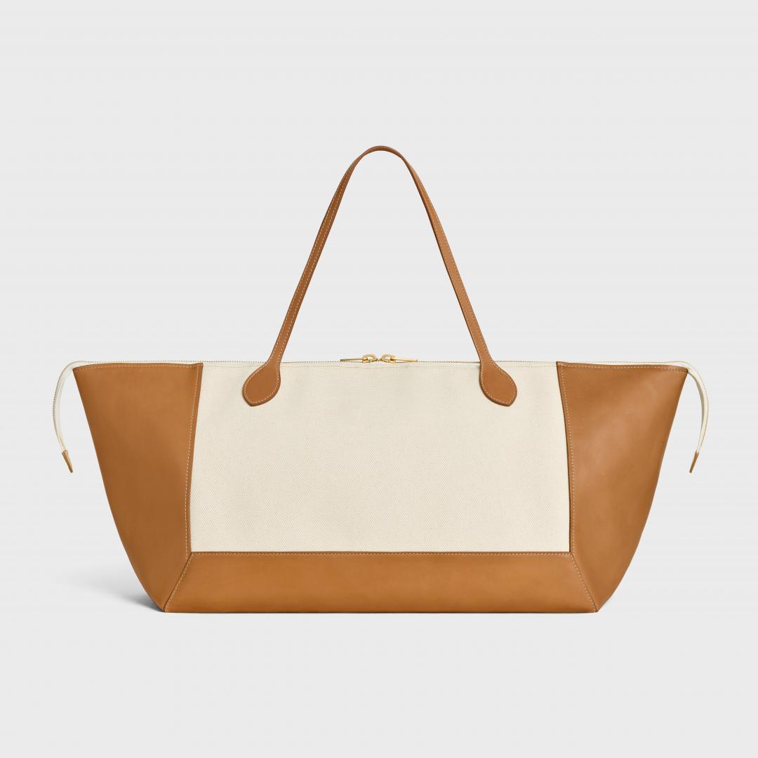 CELINE CABAS FRAME橫款手袋，105,000元。