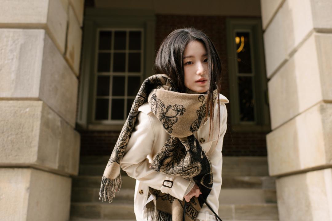 本季是舒華第二次受邀出席BURBERRY時裝週大秀。