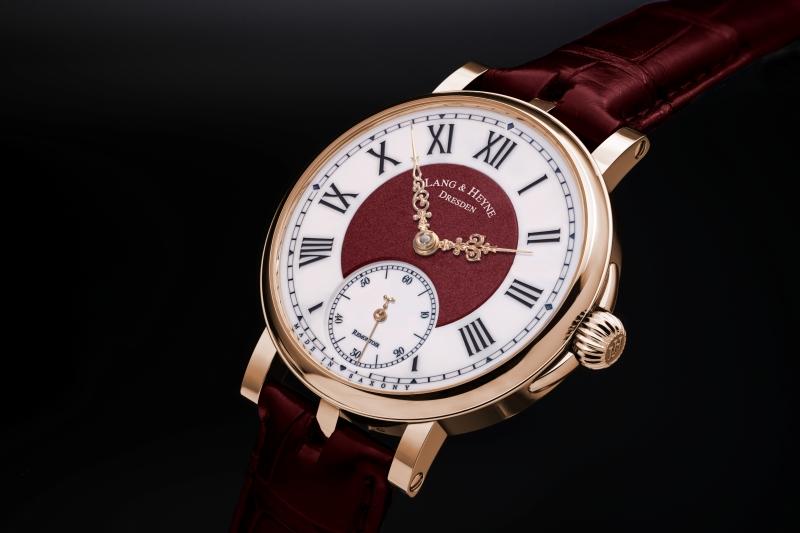 Lang & Heyne Friedrich III Remontoir Taipei Special Edition腕錶，勃艮第紅面盤搭配路易式指針，搭載Remontoir恆定動力機制，為台北限定版本。（SwissPrimeBrands提供）